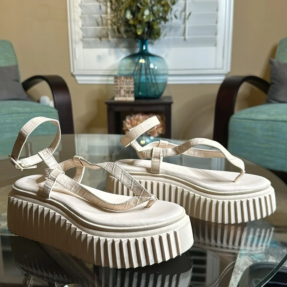 Circus by Sam‎ Edelman Women's Elana Platform in cream size 8.5